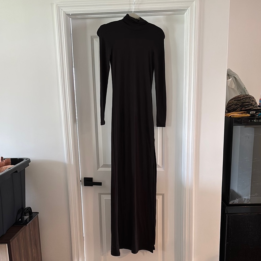 Chic Black Long Sleeve Maxi Dress